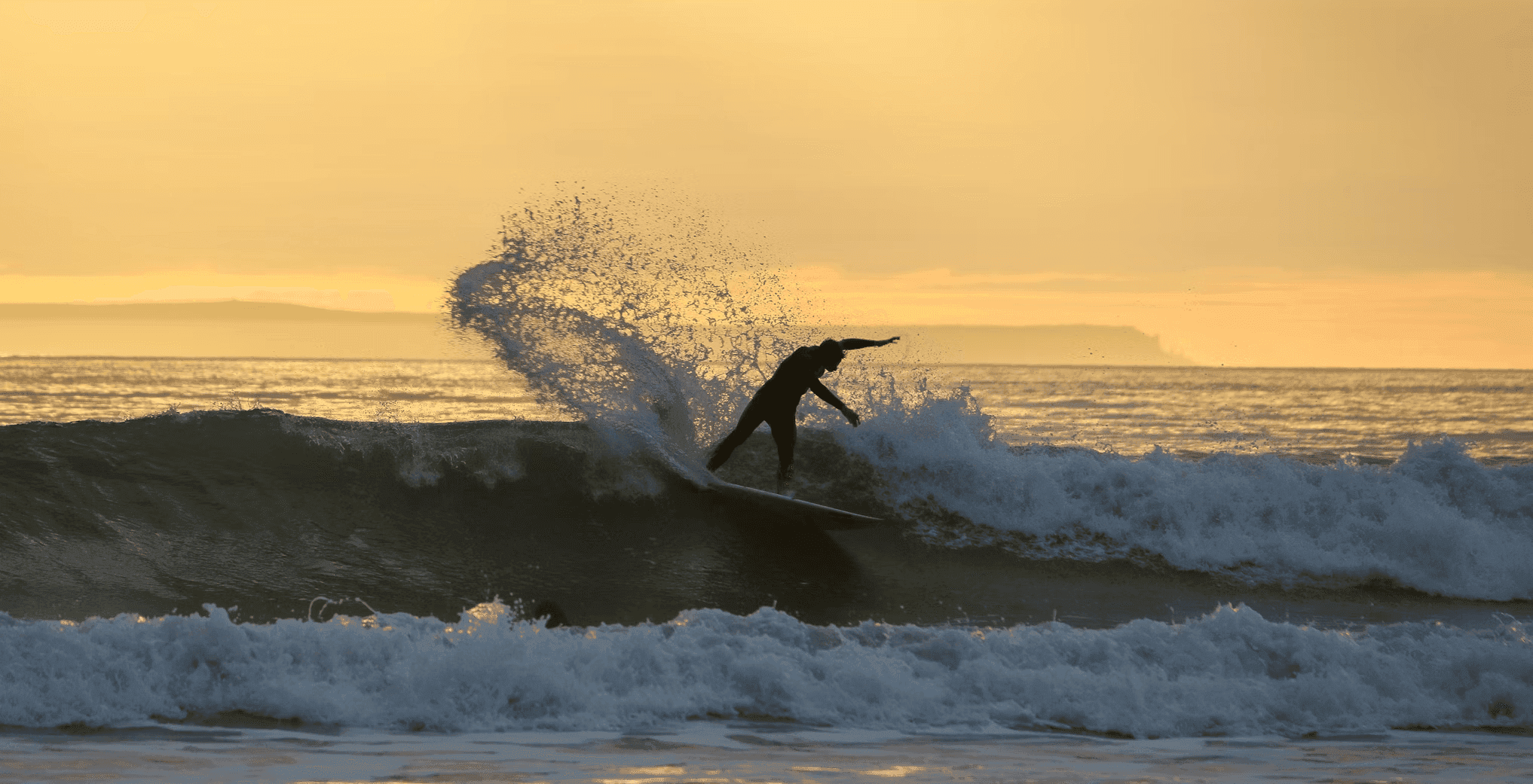 Ocean waves at Caparica